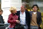 Amsterdam 27 september 2003
Connie Breukhoven met Hans Breukhoven en Marvin Breukhoven op pc hooftstraat