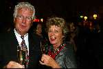 Amsterdam 23 september 2003
Premiere Rosenstrasse in tushinski
Gerard Cox met Merel Lasseur met een glaasje champagne