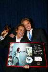 Hilversum 25 september 2003
Uitreiking van de gouden beelden in studio 21
Marco Borsato met platina dvd met Gijs Staverman