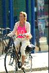 Amsterdam 17 september 2003
Inge Iepenburg met walkman op fiets