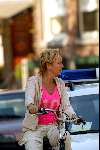 Amsterdam 17 september 2003
Inge Iepenburg met walkman op fiets