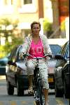 Amsterdam 17 september 2003
Inge Iepenburg met walkman op fiets