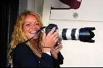 Amsterdam 12 september 2003
Inge de Bruijn  als fotografe met een foto camera op pc hooftstraat