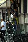 Amsterdam 23 september 2003
Mick Jagger verlaat amstel hotel net na zijn braziliaanse vriendin Lucinde morad en zijn zoontje lucas