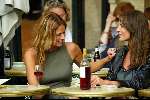 Amsterdam 17 september 2003
Irene v d Laar en Mariska Hulscher op terras bij joffers