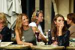 Amsterdam 17 september 2003
Irene v d Laar en Mariska Hulscher op terras bij joffers