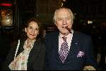 Amsterdam 23 september 2003
Premiere Rosenstrasse in tushinski
Mathijs v Heijninge met vrouw een sigaar rokend