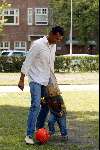 Amsterdam 30 augustus 2003
Maxime Gullit ( zoontje van Ruud Gullit ) voetballend
met papa