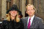 Den Haag 16 september 2003
Prinsjesdag 2003 .ministers en staatsecretarissen met hoedjes
Minister Schultz met man