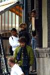 Amsterdam 23 september 2003
Mick Jagger verlaat amstel hotel net na zijn braziliaanse vriendin Lucinde morad en zijn zoontje lucas