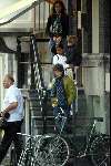 Amsterdam 23 september 2003
Mick Jagger verlaat amstel hotel net na zijn braziliaanse vriendin Lucinde morad en zijn zoontje lucas