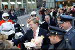Den Haag 9 december 2003
Prins Willem Alexander aangeven Prinses Catharina Amalia Beatrix Carmen Victoria .
