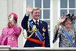 Den Haag16 september 2003

Prinsjes dag 2003. Pieter v Vollenhoven, Prinses Laurentien, Prins Friso, Prins Willem Alexander, Koningin Beatrix, Maxima Prins Constantijn en prinses Margriet op bordes

Peter Smulders bv
