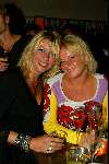Utrecht 29 september 2003
Premiere documantaire Herman Brood
Suze Ruys en Manuela Kemp met glaasje wijn