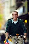 Amsterdam 28 oktober 2002
Ursul de Geer boodschappen doen op fiets