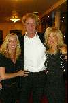 Scheveningen 8 december 2003
Feestje Holland Casino in circustheater.
Wino Omtzigt met Mary Borsato en Sylvana Borsato