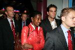 Scheveningen 13 september 2004
Premiere Cool in pathe scheveningen.
Ayaan Hirsi Ali met vriend en beveiliging