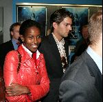Scheveningen 13 september 2004
Premiere Cool in pathe scheveningen.
Ayaan Hirsi Ali met vriend en beveiliging