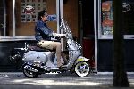 Amsterdam 8 september 2004
Barry Hay op scooter zonder helm op cornelis Schuytstraat
