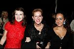 Utrecht 24 september 2004
Premiere Alice in glamourland.
Loes Luca met nichtje en Carice v Houten