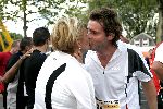 Zaandam 19 september 2004
Dam tot Dam Loop. 
Caroline Tensen met Peter Gallas kussend