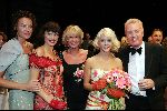 Rotterdam 19 september 2004
Premiere Crazy for You in het nieuwe Luxor.
Anouk v Nes Andre v Duin en Chantal Janzen Mickey Hoogendijk en Sheila de Vries