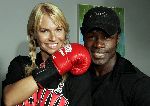 Amstelveen 23 september 2004
Presentatie boksers bekende nederlanders bij Special Sports. Ellemieke Vermolen en Regilio Tuur