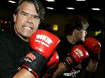Amstelveen 23 september 2004
Presentatie boksers bekende nederlanders bij Special Sports.   
Emile Ratelband