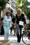 Amsterdam 17 september 2004
Estelle Gullit met Netty v d Veer op de cornelis schuytstraat.