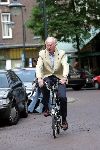 Amsterdam 11 september 2004
Fred Oster op fiets in de cornelis schuytstraat
