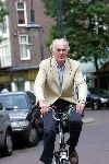 Amsterdam 11 september 2004
Fred Oster op fiets in de cornelis schuytstraat