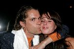 Scheveningen 13 september 2004
Premiere Cool in pathe scheveningen.
Hans Teeuwen met vriendin  kussend