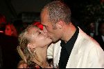 Rotterdam 19 september 2004
Premiere Crazy for You in het nieuwe Luxor.
Hugo Metsers III kussend met zijn nieuwe vriendin