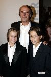 Utrecht 24 september 2004
Premiere Alice in glamourland.
Ivo Niehe met zoons
