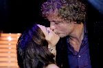 Hilversum 30 september 2004
Uitreiking Gouden beelden in studio 21
Daphne Bunskoek en Jeroen Pauw kussend
