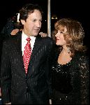 Utrecht 24 september 2004
Premiere Alice in glamourland.
Joan Collins met vriend