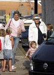 Koningin Beatrix varen met Mabel Wisse Smit Prins Friso Prins Constantijn  Prinses Laurentien Prinses Eloise en Prins Claus Cazimir
Groene Draeck