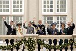 Den Haag 21 september 2004
Koningin Beatrix 0axima Prins Willem Alexander Prins Constantijn Prinses Laurentien Prinses Margriet Pieter v Vollenhoven op bordes Paleis Noordeinde  
Prinsjesdag 2004