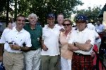 Elst 8 september 2004
Golftournooi voor het goede doel.
Aristakes met Klaas Wilting en Mevr Kuiper en kunstenaar Clemens Briels (r)