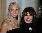 Amsterdam 6 september 2004
Modeshow Frans Molenaar in het Amstel Hotel.
Liesbeth List met dochter