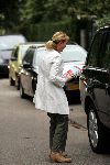 Bussum 20 september 2004
Linda de Mol en Sander Vahle brengen Julian en Noah naar school na hun wereldreis.