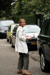 Bussum 20 september 2004
Linda de Mol en Sander Vahle brengen Julian en Noah naar school na hun wereldreis.