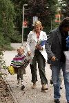 Bussum 20 september 2004
Linda de Mol en Sander Vahle brengen Julian en Noah naar school na hun wereldreis.