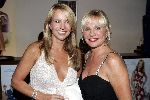 Utrecht 24 september 2004
Premiere Alice in glamourland.
Linda de Mol met  Monique v d Ven
