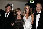 Utrecht 24 september 2004
Premiere Alice in glamourland.
Linda de Mol met Sander Vahle en haar ouders John de Mol sr met vrouw