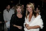 Utrecht 24 september 2004
Premiere Alice in glamourland.
Linda de Mol met vriend Sander Vahle en Joan Collins met vriend