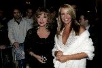 Utrecht 24 september 2004
Premiere Alice in glamourland.
Linda de Mol met vriend Sander Vahle en Joan Collins met vriend