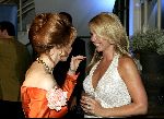 Utrecht 24 september 2004
Premiere Alice in glamourland.
Linda de Mol   en Marijke Helwegen
