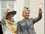 Den Haag 21 september 2004
Prinsjesdag 2004
Prinses Laurentien en Prinses Maxima op bordes paleis Noordeinde