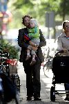 Amsterdam 14 september 2004
Prins Bernhard jr met Isabelle en Prinses Annette achter de kinderwagen.